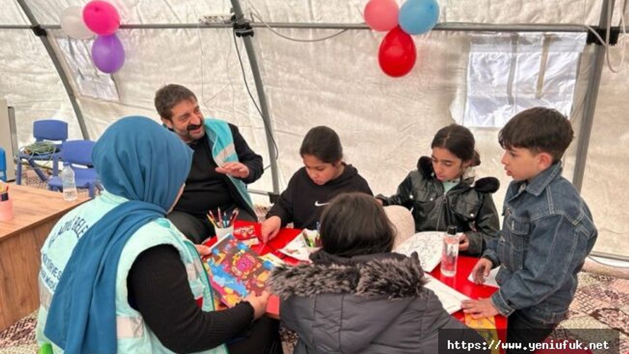 Selçuk Bayraktar, Elazığ Belediyesi Psikososyal Destek Çadırını Ziyaret Etti