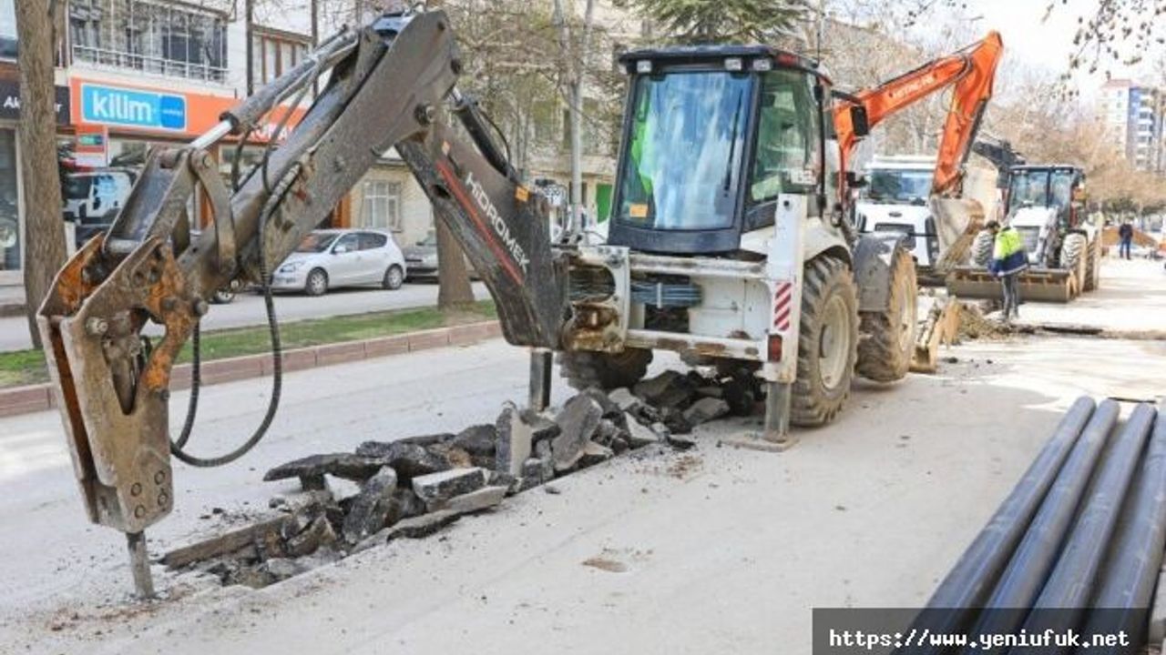 Elazığ'da altyapı yenileme çalışmaları sürüyor