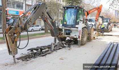 Elazığ'da altyapı yenileme çalışmaları sürüyor